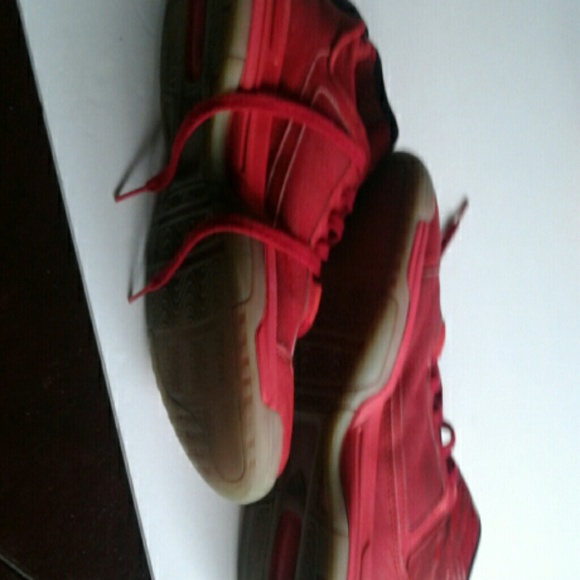 Adidas red tennis shoes size 6.5 mens - Picture 4 of 8